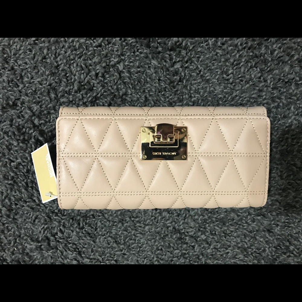 Michael Kors Viviane CarryAll Wallet in Oyster